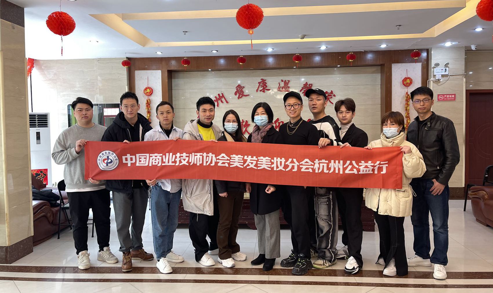 不忘初心 孝美同行｜美发美妆分会杭州“爱心益剪”