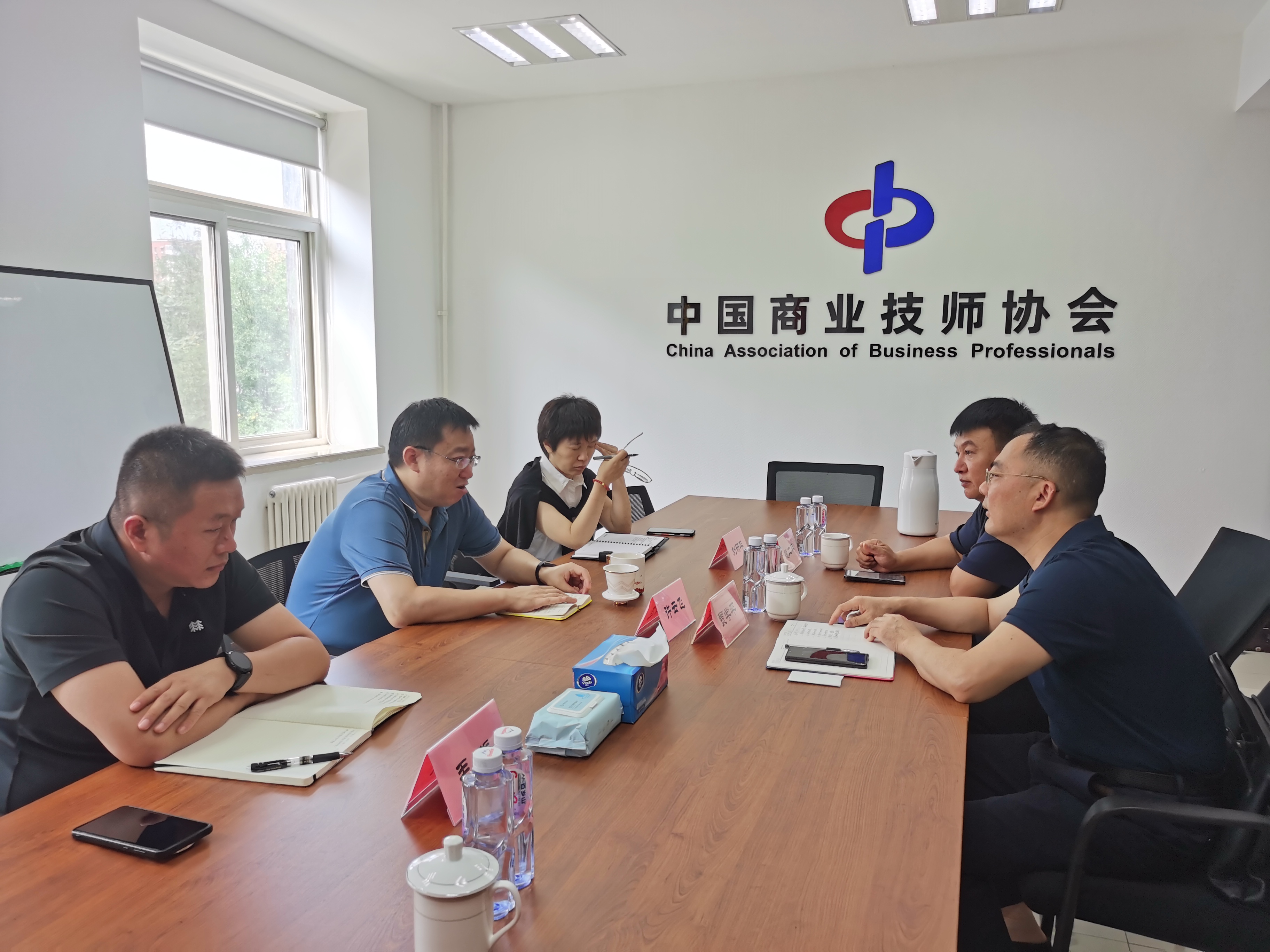 紫阳县人社局一行到协会交流“紫阳修脚师“劳务品牌发展