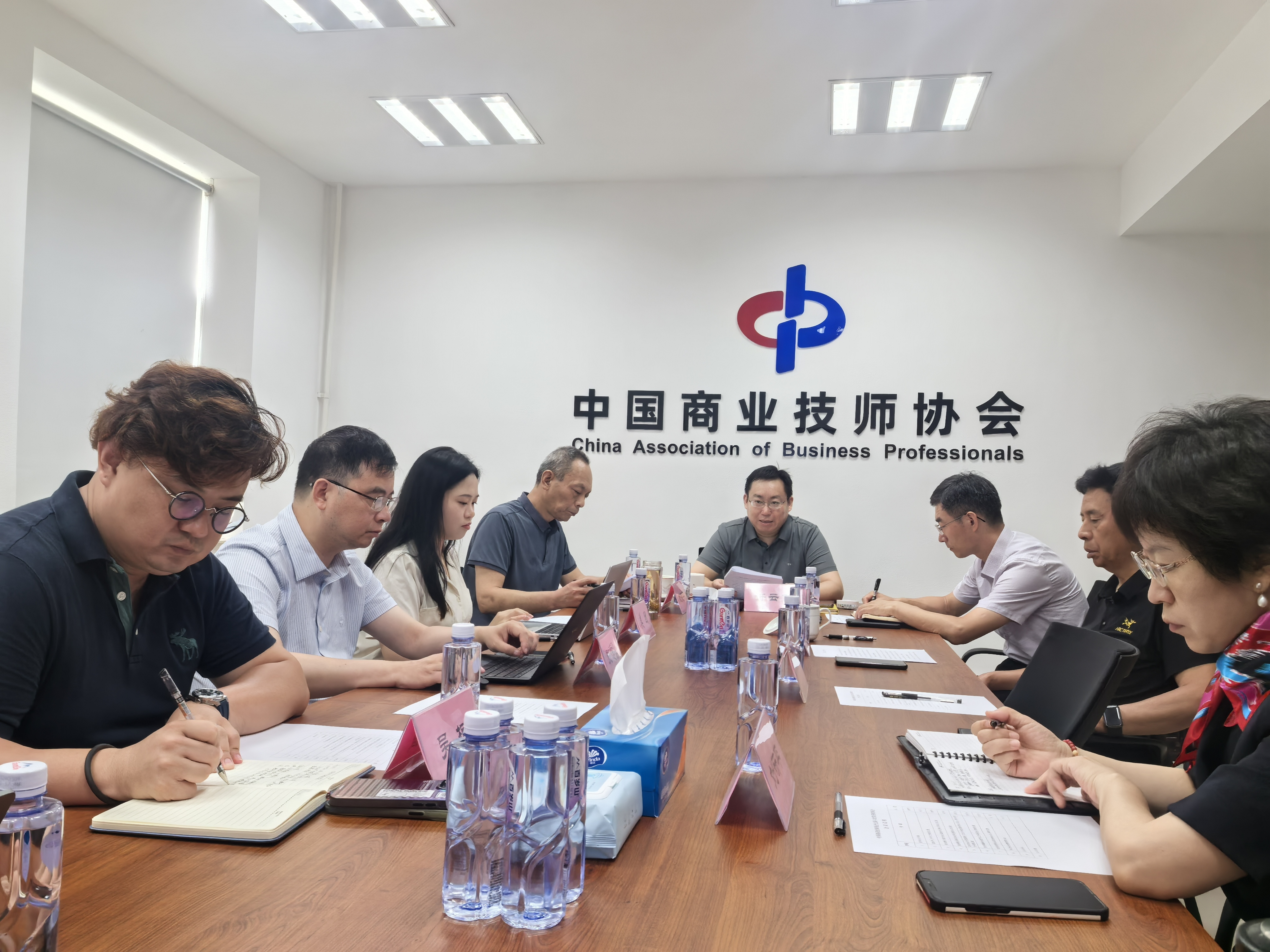 协会召开第七届常务理事会第六次会议和第一届监事会第六次会议