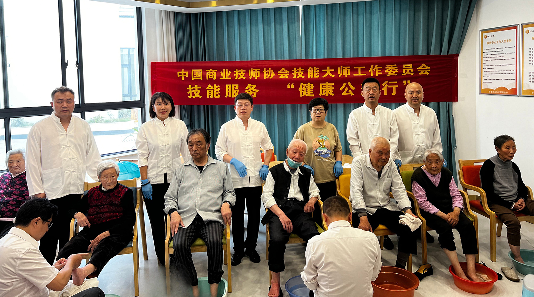 巧手传技艺，温情敬桑榆——非遗修脚大师进社区